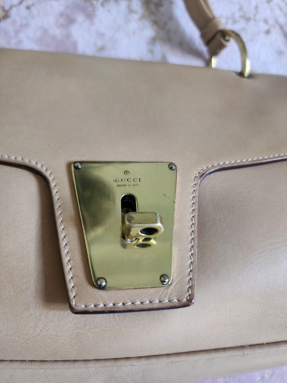 GUCCI | Vintage Beauty With Goldtone Hardware - Picture 7 of 16